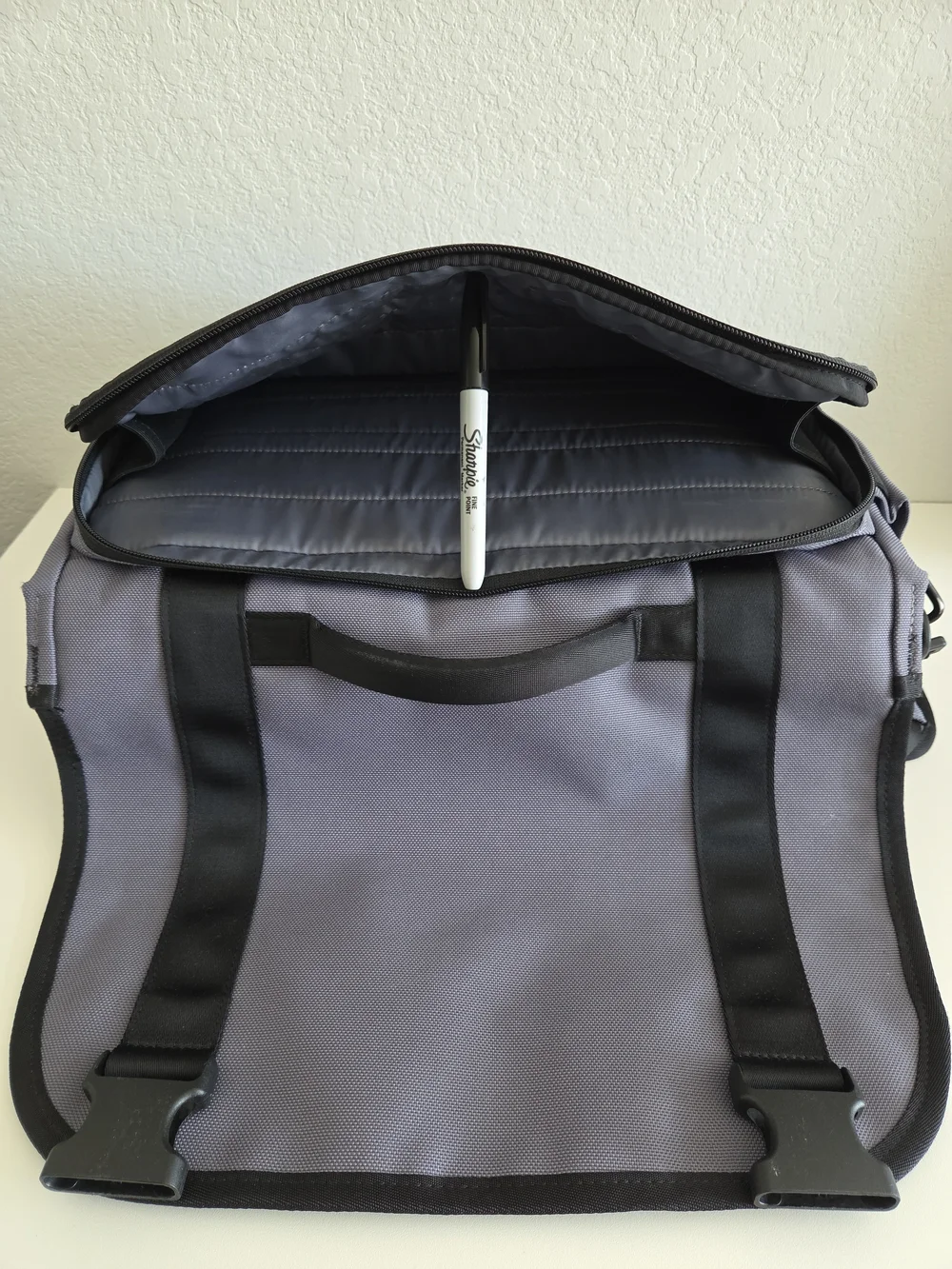Timbuk2 Commute Laptop Messenger Bag 2.0 Gray/Black Size Medium Fit Laptop 15